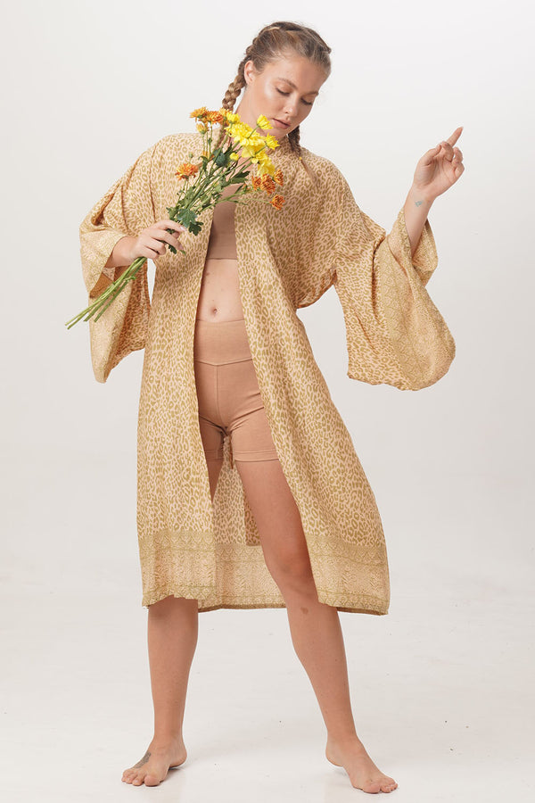 Sunbe Design inclusive handmade and eco-responsible kimono in cheetah color