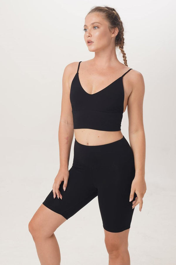 Sustainable and ethically handmade yoga clothes Alexandria Top and short legging in color black Sunbe Design bamboo fabric