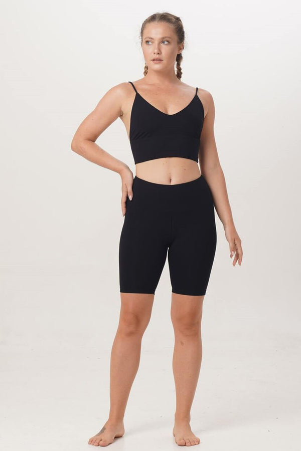 Sustainable and ethically handmade yoga clothes Alexandria Top and short legging in color black Sunbe Design bamboo fabric